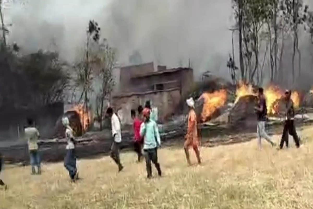 बिहार के बगहा में आग का तांडव 250 घर जलेआग से झुलस कर 2 लोगों की दर्दनाक मौत