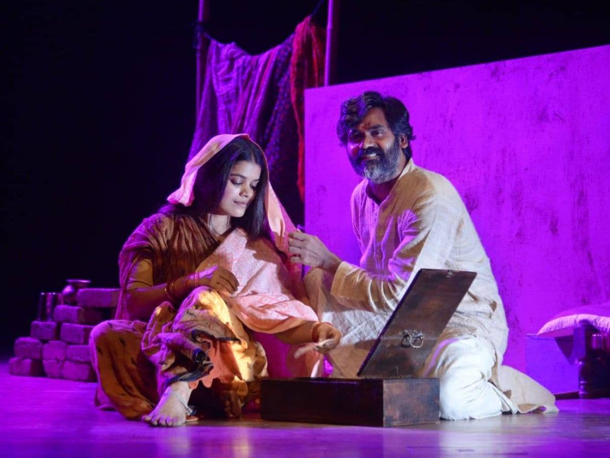 Hindi Natak, Best Hindi Plays, Theater News, Band Gali Ka Aakhri Makaan, Dharamvir Bharati Books, Dharamvir Bharati Ki Kahani, Dharamvir Bharati Poetry, Dharamvir Bharati Poems, Dharamvir Bharati Play, Dharamvir Bharati Ke Natak, National School of Drama, NSD Delhi, NSD Repertory Company, Devendra Raj Ankur Ke Natak, Devendra Raj Ankur Hindi Play, NSD Play Ticket Price, BookMyShow.Com, Band Gali Ka Aakhri Makaan by Dharamvir Bharati, 