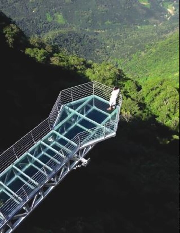 UP में बना पहला Glass Skywalk Bridge, देखने में भी बेहद खुबसूरत 5 glass Skywalk Bridge