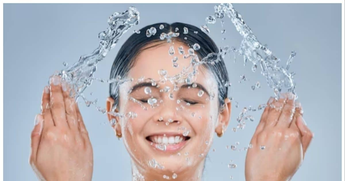 Face Wash Tips साबुन या फेस वॉश किससे धोएं चेहरा निखर जाएगी खूबसूरती