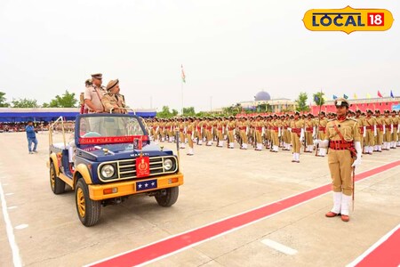     बिहार पुलिस ने 1,903 नए सब-इंस्पेक्टरों की भर्ती की है. इनमें से 702 महिलाएं थीं। कल बिहार पुलिस अकादमी में 20वें बैच के 1,903 उप-निरीक्षक प्रशिक्षुओं के लिए दीक्षांत परेड आयोजित की गई।  डीजीपी राजविंदर सिंह भाटी ने परेड की सलामी ली. अकादमी के प्राचार्य डीआइजी अरविन्द कुमार गुप्ता ने राष्ट्रीय ध्वज एवं अकादमी ध्वज के नीचे कर्तव्य एवं निष्ठा की शपथ दिलाई।