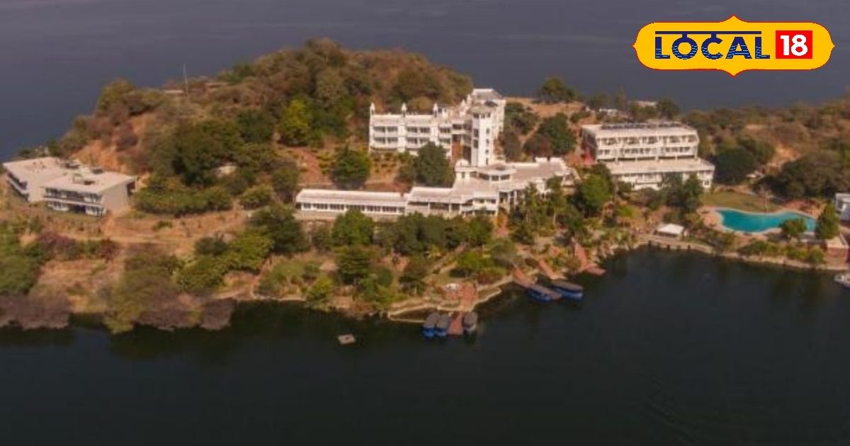 If you want to spend your holidays on an island, then come to this place in Rajasthan.