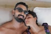 क्रिकेटर पति के बर्थडे पर ऐक्ट्रेस पत्नी हुईं रोमांटिक, बेडरूम से शेयर की फोटो