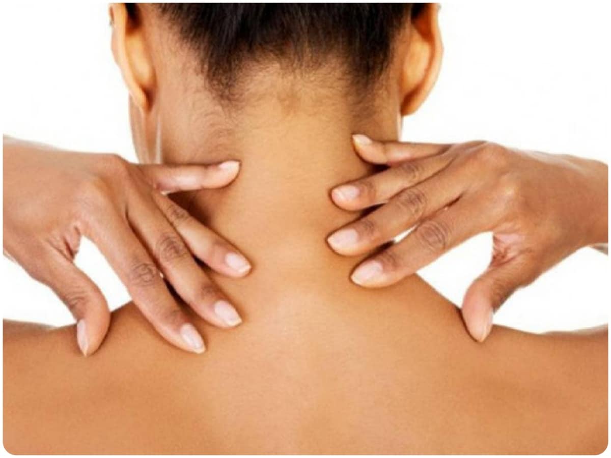 Cracking Neck, Sign of Disease, Joint Pain, bubbles in Neck, Muscles Pain, Health News, is it right to crack neck, why do we feel relief after cracking neck, is it sign of any Disease, गर्दन चटकाना, बीमारी का संकेत, जोड़ों का दर्द, घुटनों का दर्द, मांसपेशियों का दर्द, हेल्थ न्यूज