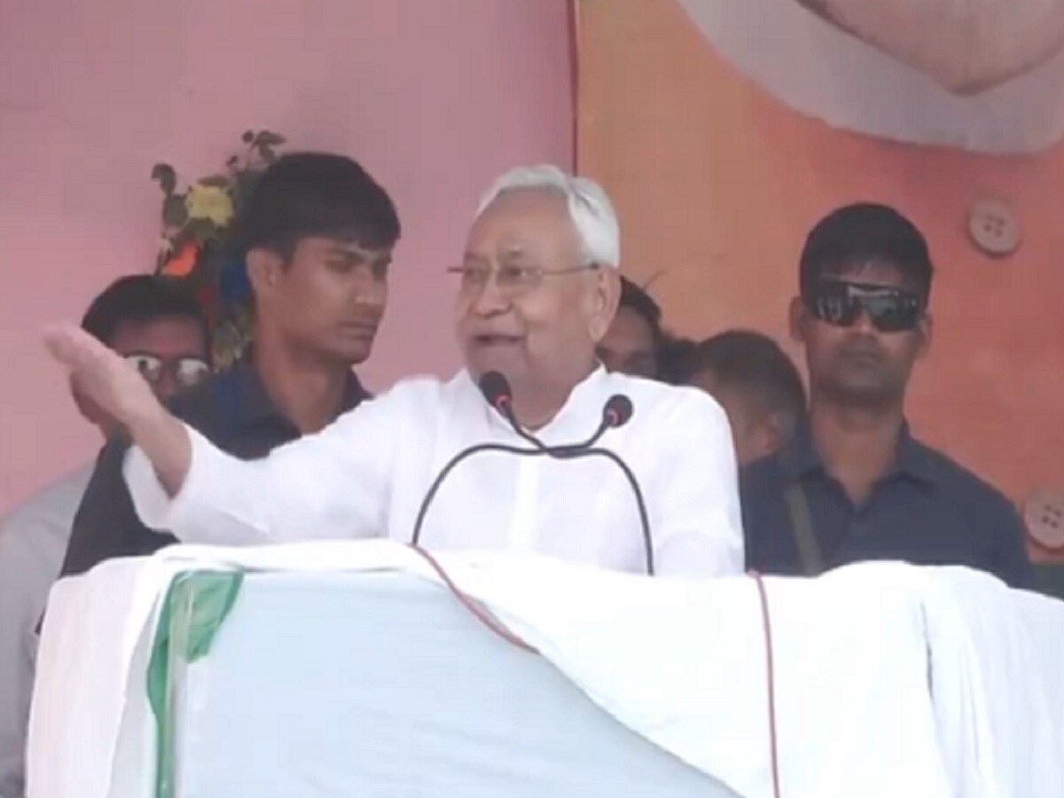 कटिहार में बोले सीएम नीतीश- अब रात में लड़का-लड़की सब साथ घूमते हैं, जब पति-पत्नी का राज था तो क्या होता था - News18 हिंदी