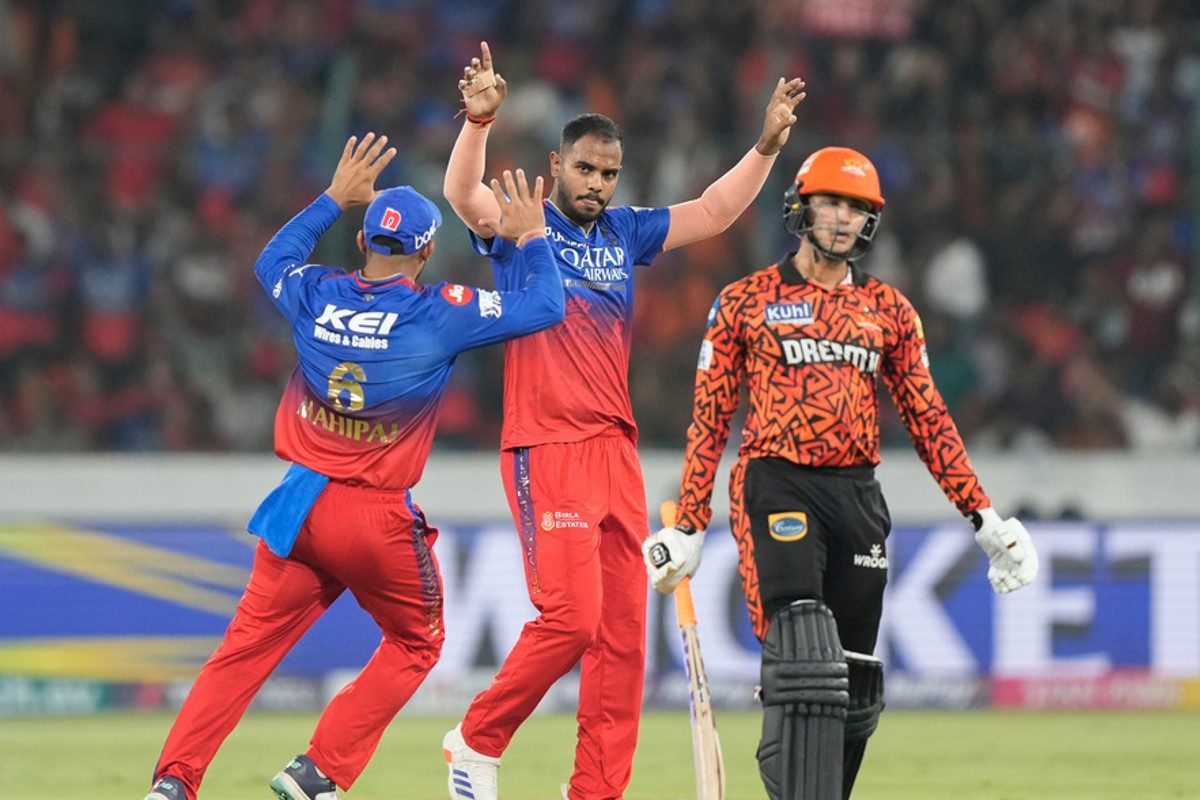 अभी खत्म नहीं हुई प्लेऑफ की रेस, 2 टीमों में मुकाबला, आखिरी मैच पर अटकी सांसे