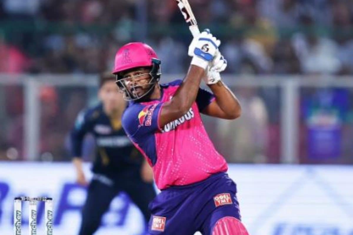 संजू पर पड़ी दोहरी मार... हार के बाद कप्तान पर लगा लाखों का जुर्माना