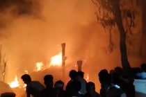 समस्तीपुर में आग लगने से मच गई अफरा-तफरी, 8 घर जलकर हुए राख, ऐसे हुआ हादसा