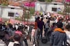छिंदवाड़ा में पोलिंग बूथ पर ही भिड़े BJP-कांग्रेस के कार्यकर्ता, Video Viral