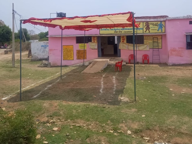 एमपी के इस पोलिंग बूथ पर नहीं डला एक भी वोट, जानें किस बात से नाराज हैं वोटर एमपी के इस पोलिंग बूथ पर नहीं डला एक भी वोट, जानें किस बात से नाराज हैं वोटर