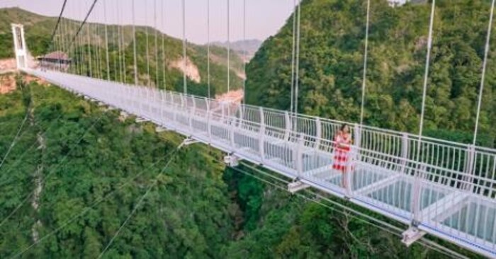 UP में बना पहला Glass Skywalk Bridge, देखने में भी बेहद खुबसूरत 1 sky bridge