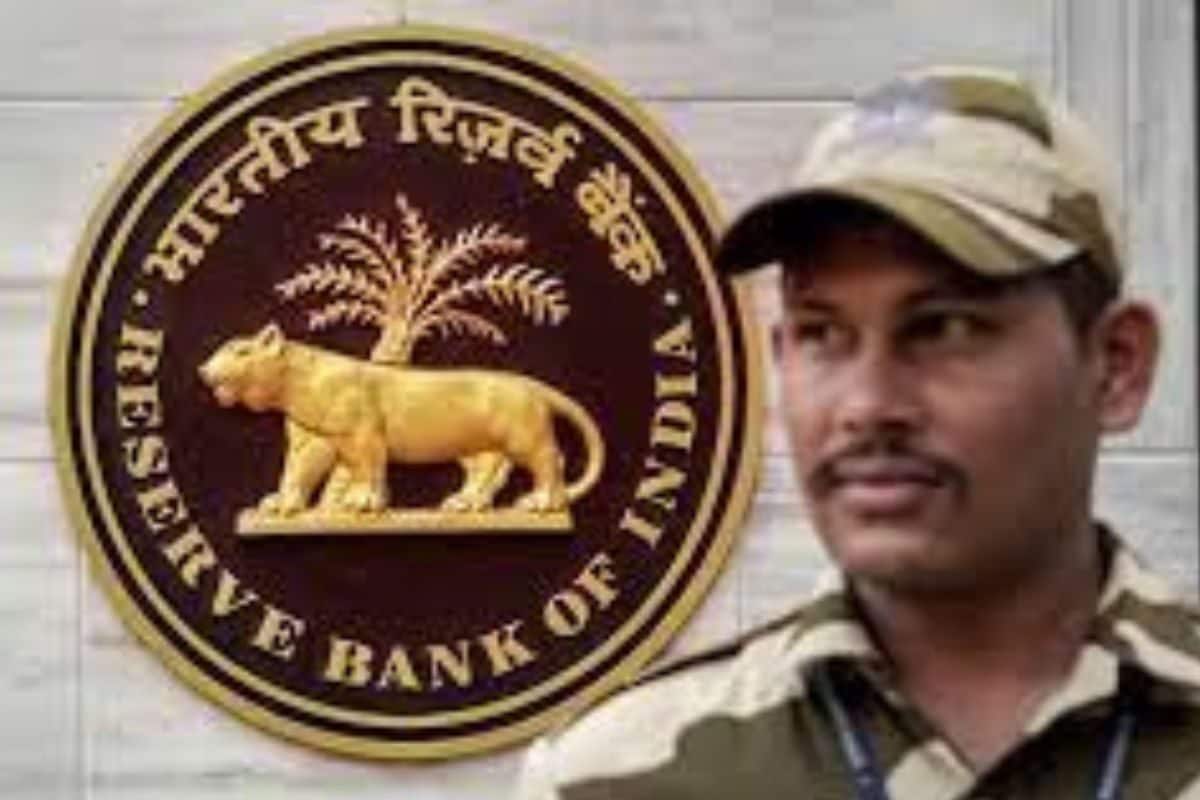 कंपनियों पर करम-आम आदमी पर सितम RBI ने बैंकों पर ठोका 2 करोड़ का जुर्माना