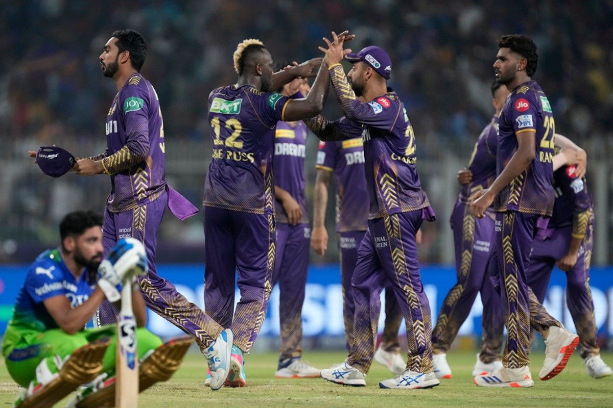 2 टीमें प्लेऑफ की रेस से लगभग बाहर, अब इन 8 टीमों में है टॉप-4 का मुकाबला