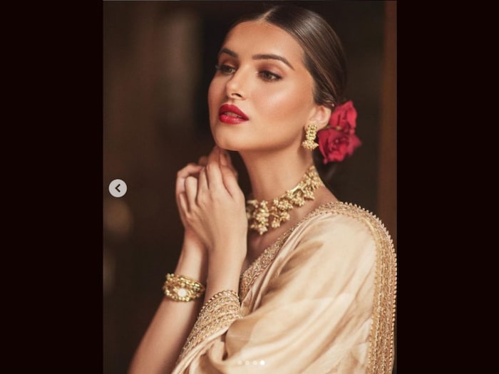 साड़ी और सूट के साथ बनाये यह हेयरस्टाइल, सेलेब्रिटी को भी करेंगे फेल 2 Instagram- Tara sutaria