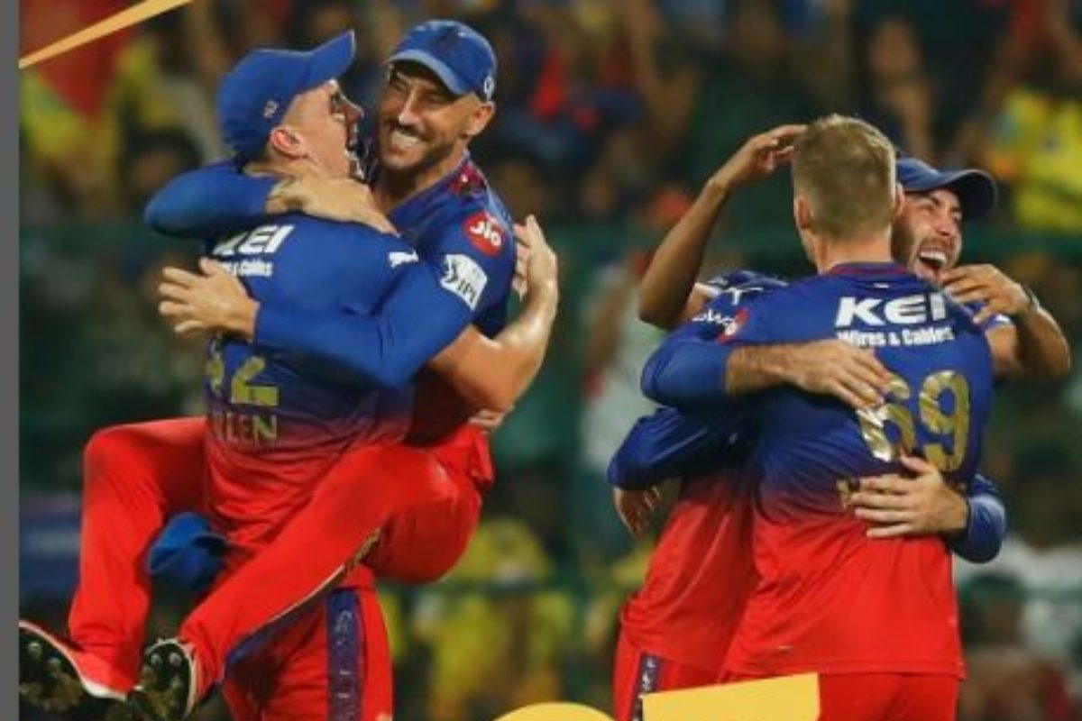 RCB की प्लेऑफ में एंट्री, चौथे नंबर पर किया कब्जा, आखिरी ओवर में पलटी बाजी