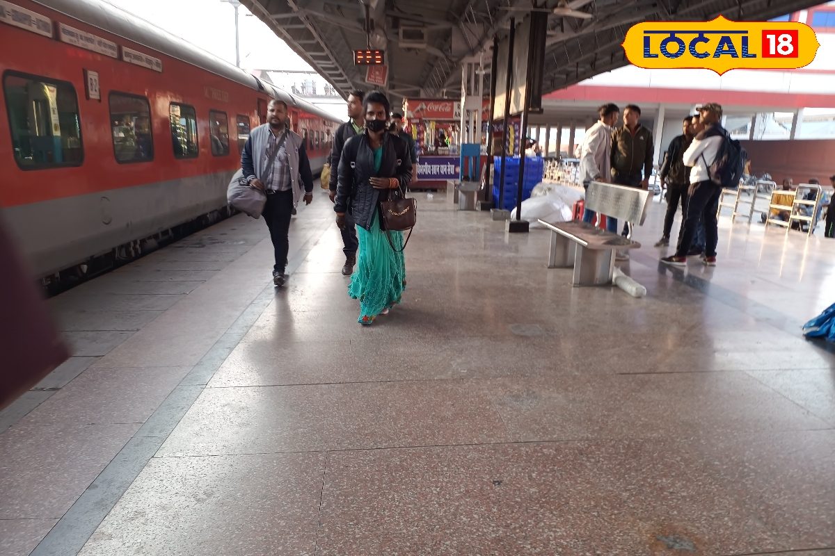 गोरखपुर रेलवे स्टेशन के रिनोवेशन के साथ यात्रियों के लिए इंटरनेट का भी विशेष ख्याल रखा गया है ट्रेन का इंतजार कर रहें यात्रियों को जंक्शन पर हाई स्पीड इंटरनेट की सुविधा दिलाने के लिए 