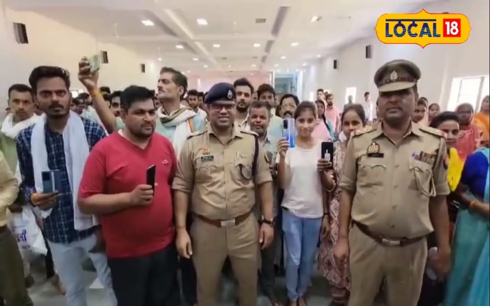 कन्नौज में गायब फोन देखते ही खिल उठे चेहरे पुलिस ने बरामद किया 240 मोबाइल