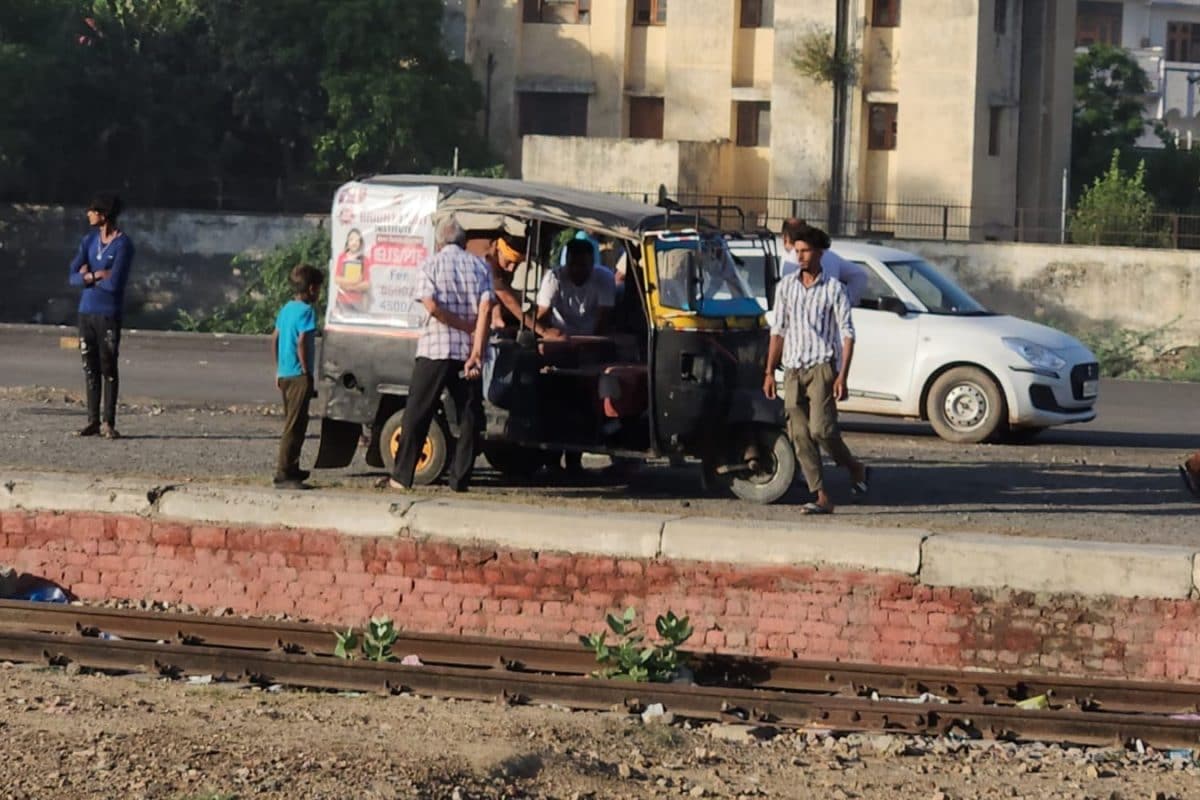 रोहतक जाने के लिए निकला था कर्मजीत फिर रेलवे लाइन के पास मिली लाश