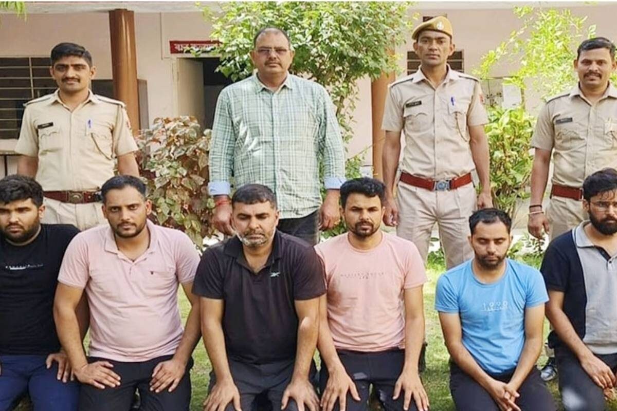 राजस्थान पुलिस ने 2 सरकारी लेडी टीचर्स समेत 12 पर घोषित किया लाखों का इनाम