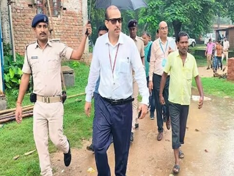 शिक्षा विभाग के अपर मुख्य सचिव केके पाठक को लेकर शुरू हुआ विवाद थमने का नाम नहीं ले रहा है.