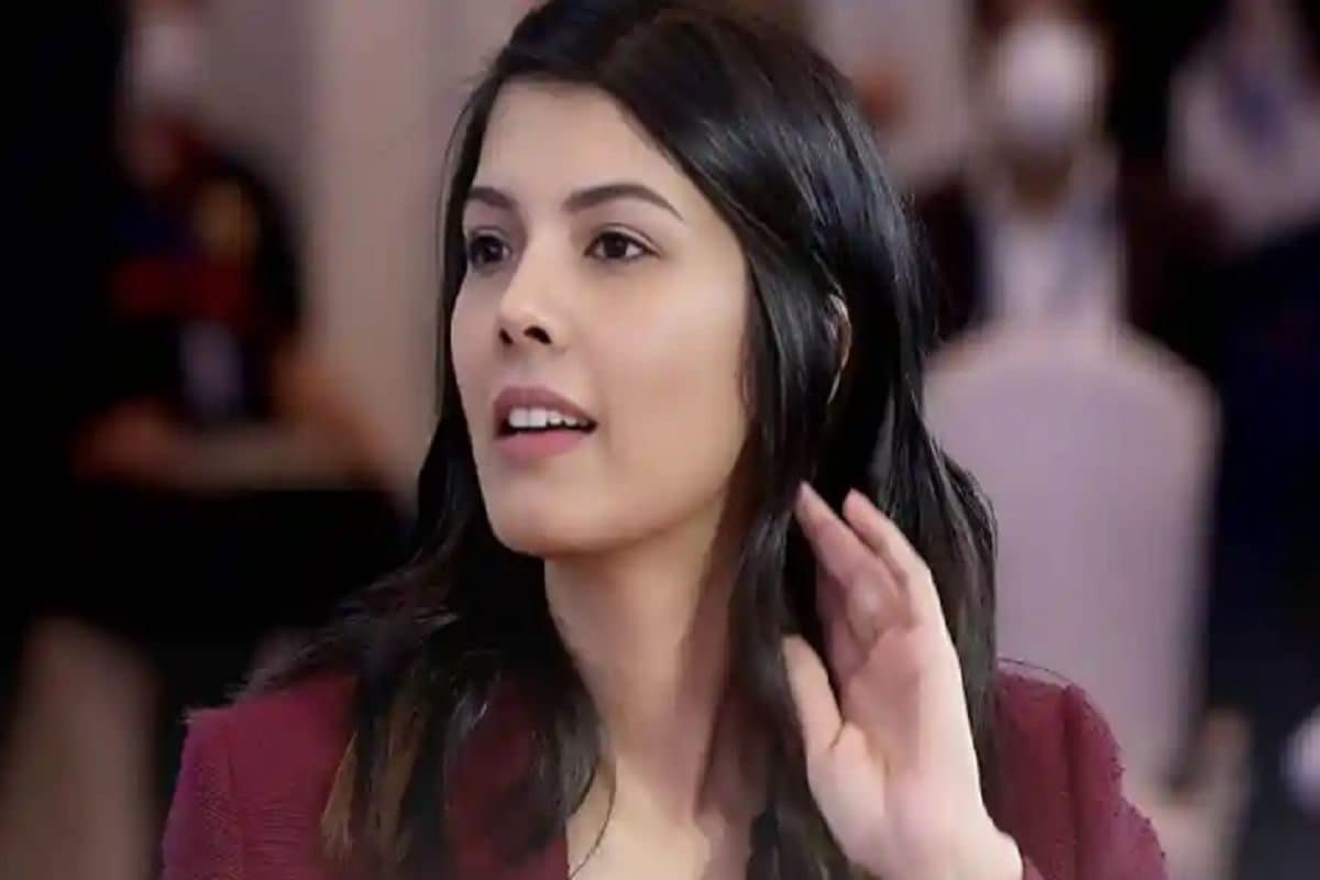 लंदन से लौटी बेटी, पापा ने थमा दी 2-2 क्रिकेट टीमें, एक चैंपियन तो दूसरी रनरअप