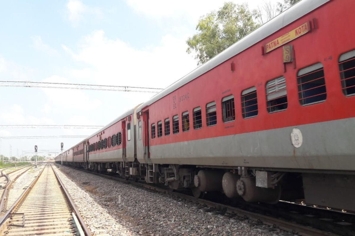 किसान आंदोलन-गोरखपुर से जम्‍मू अंबाला की ओर जाने वाली ट्रेनें प्रभावित