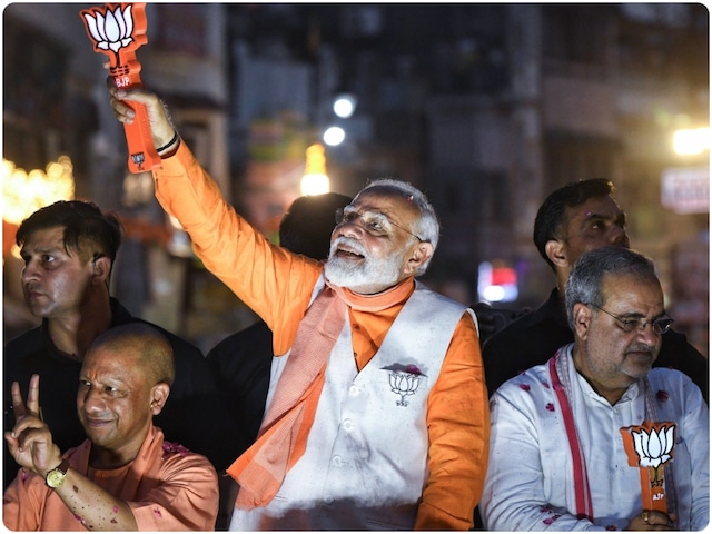बनारस के फक्कड़पन में रम गया यह फकीर... PM के 10 साल, काशी के लिए स्वर्णिम काल बनारस के फक्कड़पन में रम गया यह फकीर... PM के 10 साल, काशी के लिए स्वर्णिम काल