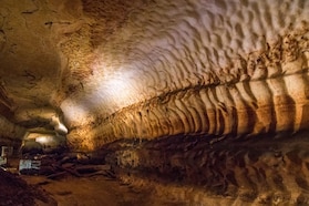 मुश्किल गुफा में अंदर पहुंचे साइंटिस्ट, नजारा देख पैरों तले खिसकी जमीन