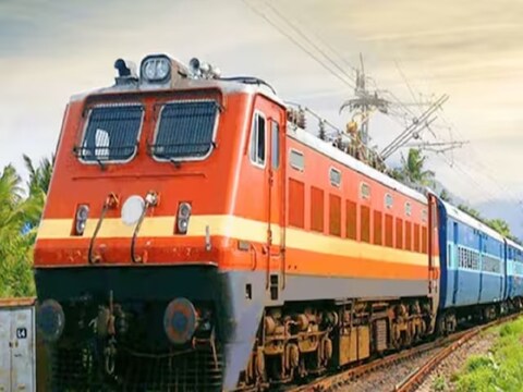 रेलवे की ओर से झारखंड, बिहार, ओडिसा से दिल्ली जाने वाले यात्रियों की नई सौगात मिली है.