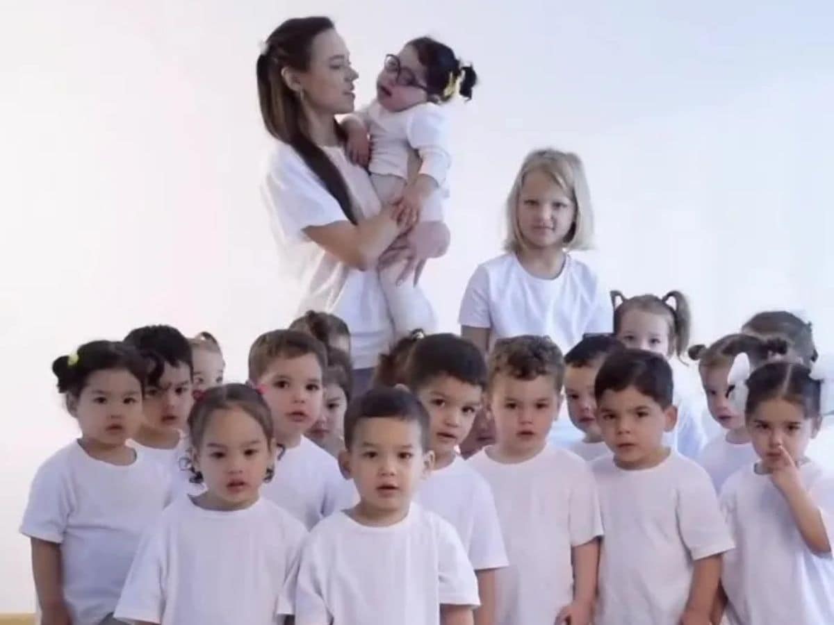 Weird woman, Weird marriage, Mother of 21 kids in 16 months, Surrogate mother, mother of 22 kids, omg, amazing news, shocking news, 