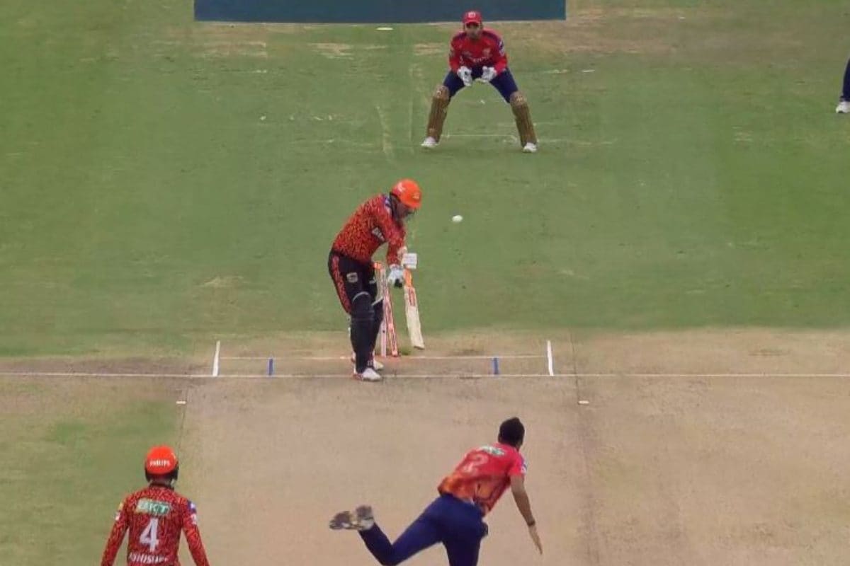 T20 WC से पहले खतरनाक हुआ गेंदबाज, खूंखार बल्लेबाज की उड़ाई गिल्लियां