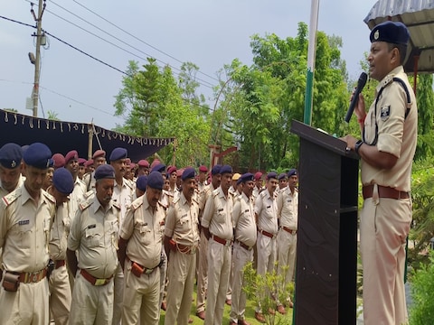 JNU से पढ़े इस IPS के हाथ में नहीं रहता है पिस्तौल...बन गया है ...