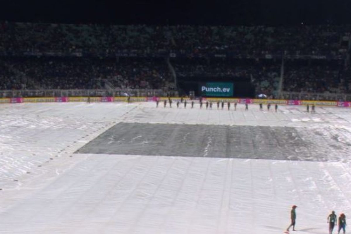 KKR- MI मैच में बारिश ने डाली बाधा, 16-16 ओवर के मैच में पंड्या ने जीता टॉस