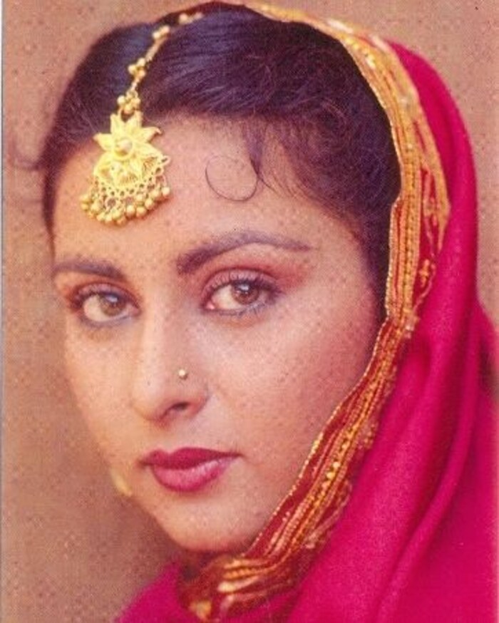 (फोटो साभार: - poonam_dhillon_)