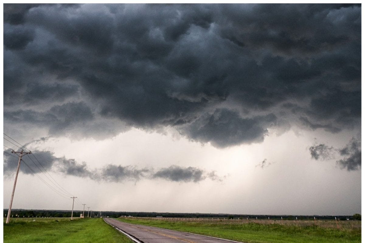 UP Weather: यूपी में आंधी का सितम अगले 4 दिन गरज-चमक के साथ बारिश की संभावना