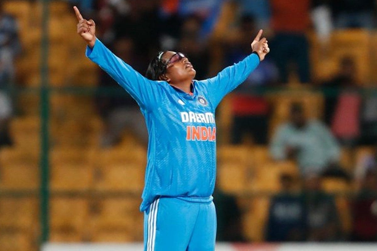 डेब्यू पर आशा का कहर, मंधाना की सेंचुरी,भारत ने साउथ अफ्रीका को रौंद बनाई बढ़त