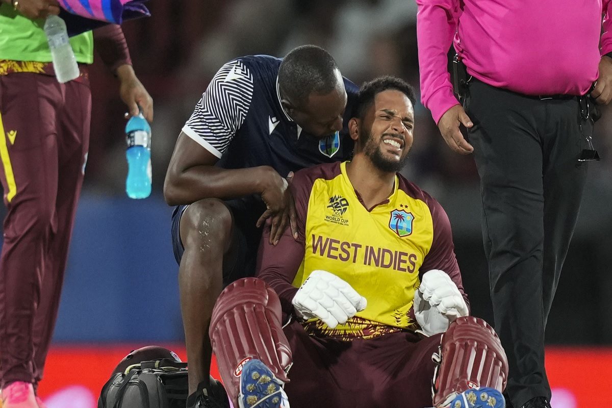 WI vs ENG: वेस्टइंडीज का धाकड़ बैटर चोटिल, रिटायर्ड हर्ट होकर लौटा पवेलियन