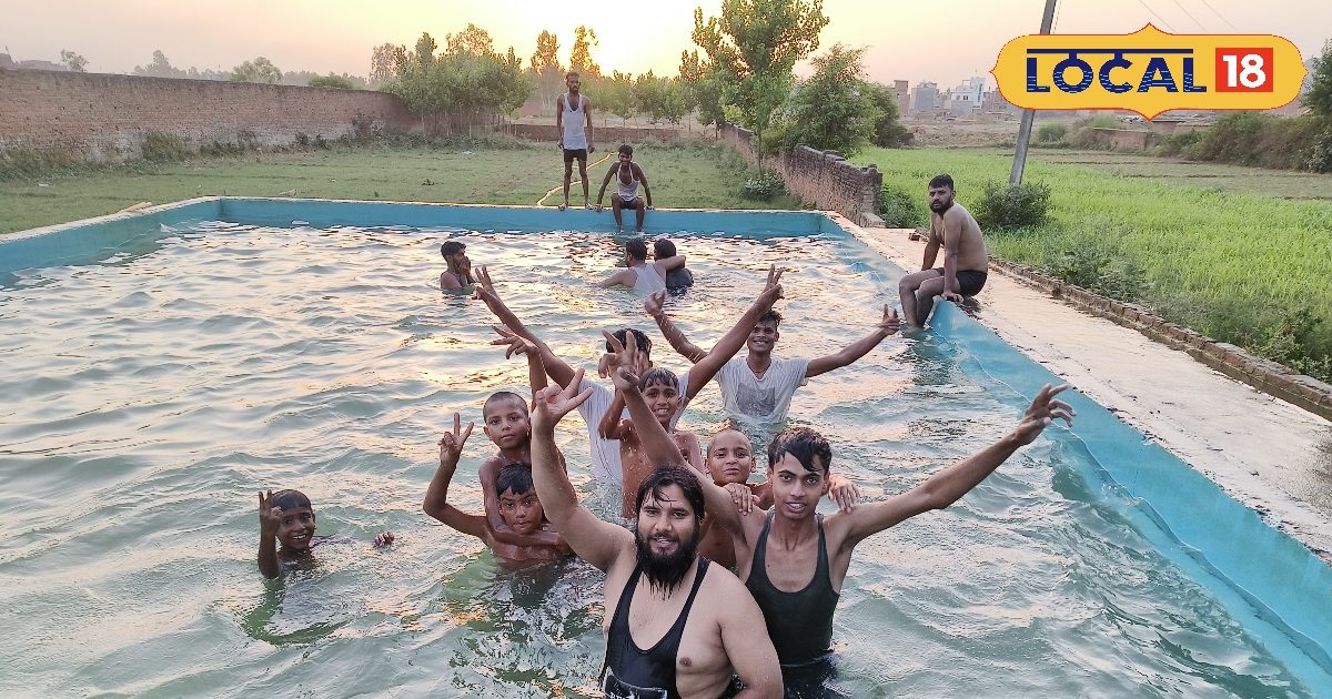 हाईवे किनारे खेत को बना डाला स्विमिंग पूल, 10 रुपए में लोग कर रहे इंजॉय