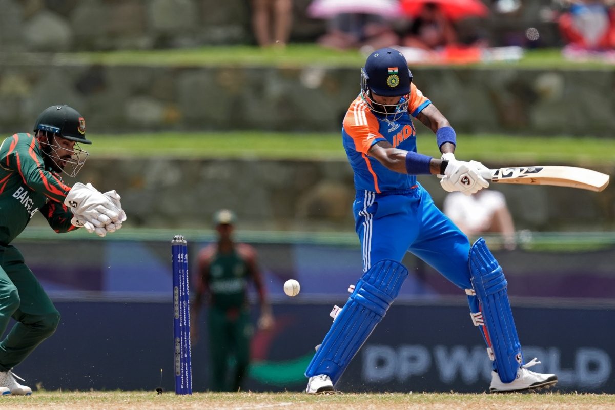 गरजता बल्ला, उड़ती गेंद... हार्दिक पंड्या ने बल्लेबाजी में दिखाए तेवर