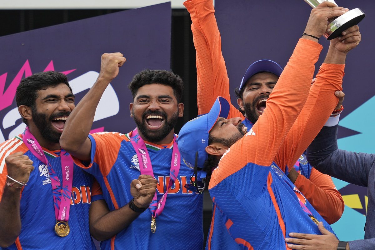 रोहित या अक्षर नहीं... जीत के बाद इस खिलाड़ी को मिला प्लेयर ऑफ द सीरीज अवॉर्ड