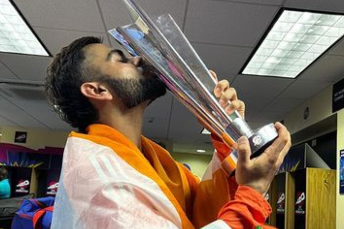 विराट के संन्यास से सिर्फ पत्नी अनुष्का ही नहीं, इस एक्टर ने भी किया रिएक्ट