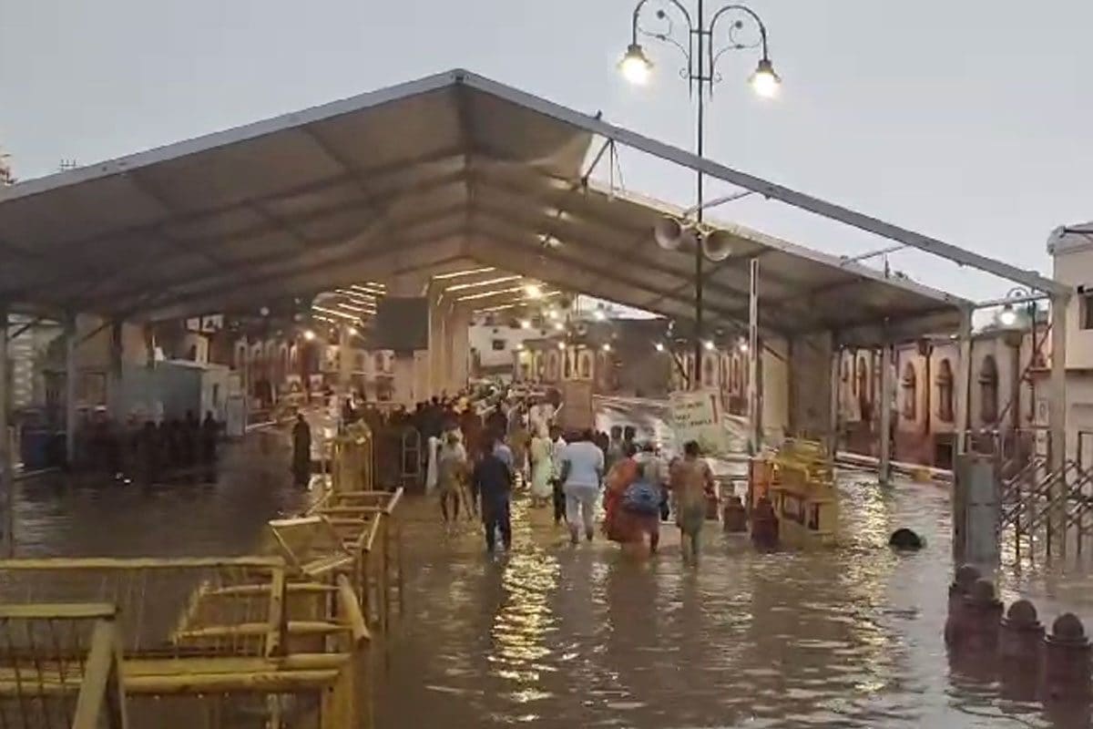 राम पथ की सड़कें धंसी घरों में कमर तक पानी पहली बारिश में ही जलमग्न अयोध्या