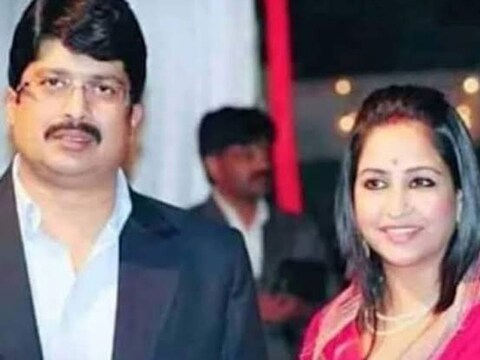 UP News : एक बार फिर राजा भैया और उनकी पत्नी का विवाद सुर्खियों में, भानवी सिंह ने गृहमंत्री अमित शाह से लगाई न्याय की गुहार 2 Pratapgarh News: राजा भैया और उनकी पत्नी सिंह का अक्षय प्रताप से विवाद फिर सुर्ख़ियों में
