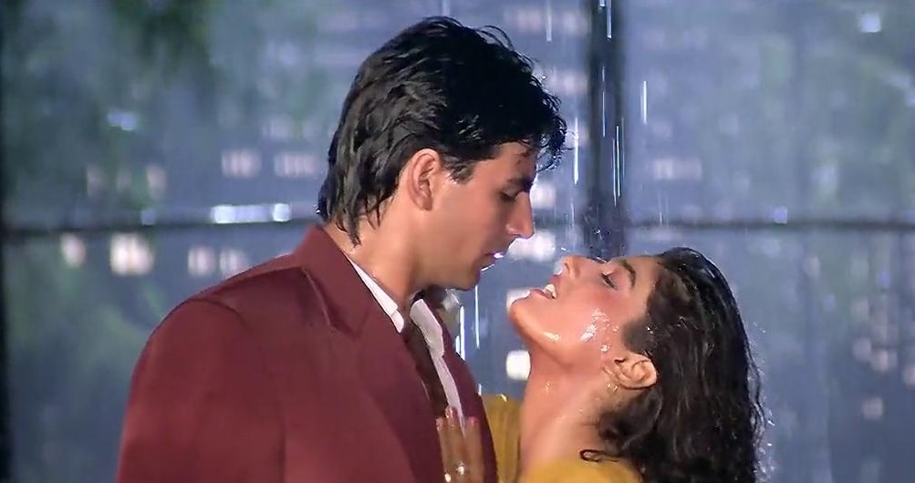 mohra, mohra film, mohra 30 years, 30 years of Mohra, raveena tandon, raveena tandon film mohra, aishwarya rai, sridevi, akshay kumar, suniel shetty, divya bharti, tu cheez badi hai mast mast, tip tip barsa paani song, mohra kissing scene, मोहरा, रवीना टंडन, रवीना टंडन मोहरा, मोहरा किसिंग सीन, टिप टिप बरसा पानी सॉन्ग, टिप टिप बरसा पानी किसिंग सीन,अक्षय कुमार रवीन टंडन किसिंग सीन, सुनील शेट्टी