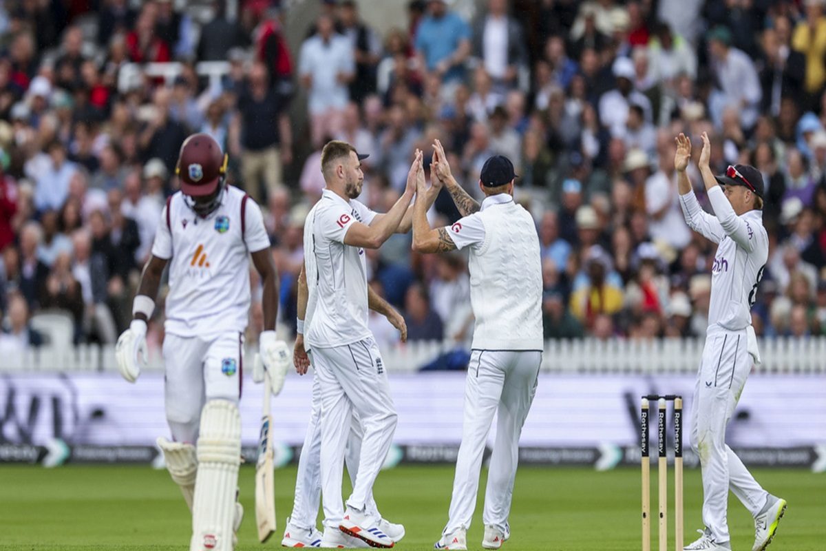 डेब्यू पर एटकिंसन का कहर, 7 विकेट लेकर मचाई सनसनी, वेस्टइंडीज की पारी सिमटी