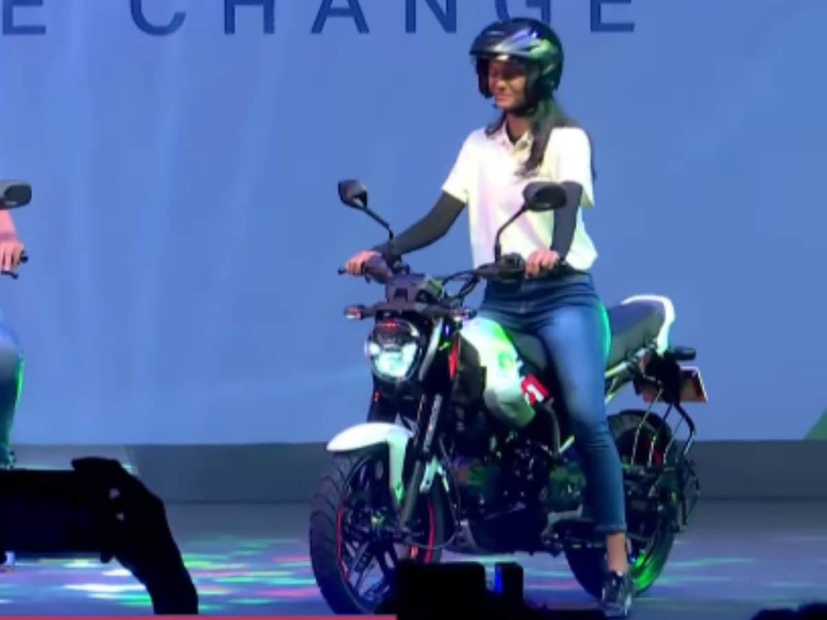Bajaj CNG bikes, Bajaj Freedom 125 price, Bajaj CNG bikes launched, Bajaj CNG full tank range, Bajaj Freedom full tank range, Bajaj Freedom price in Delhi, Bajaj Freedom 125 on road price