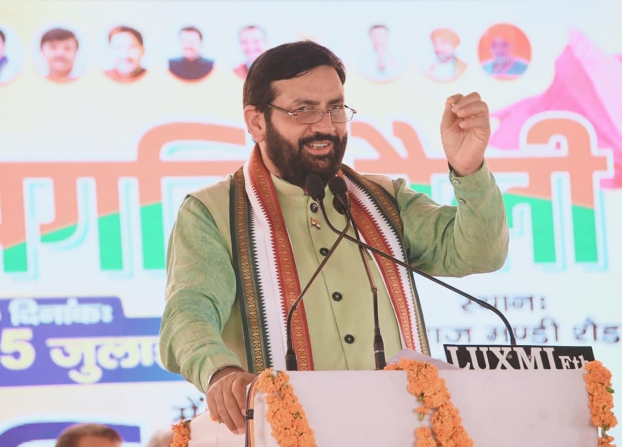 Haryana Politics: BJP की रैली में कांग्रेस के कामों को गिनवा गए CM नायब  सैनी, चौंक गए अशोक तंवर, DPRO सस्पेंड - News18 हिंदी