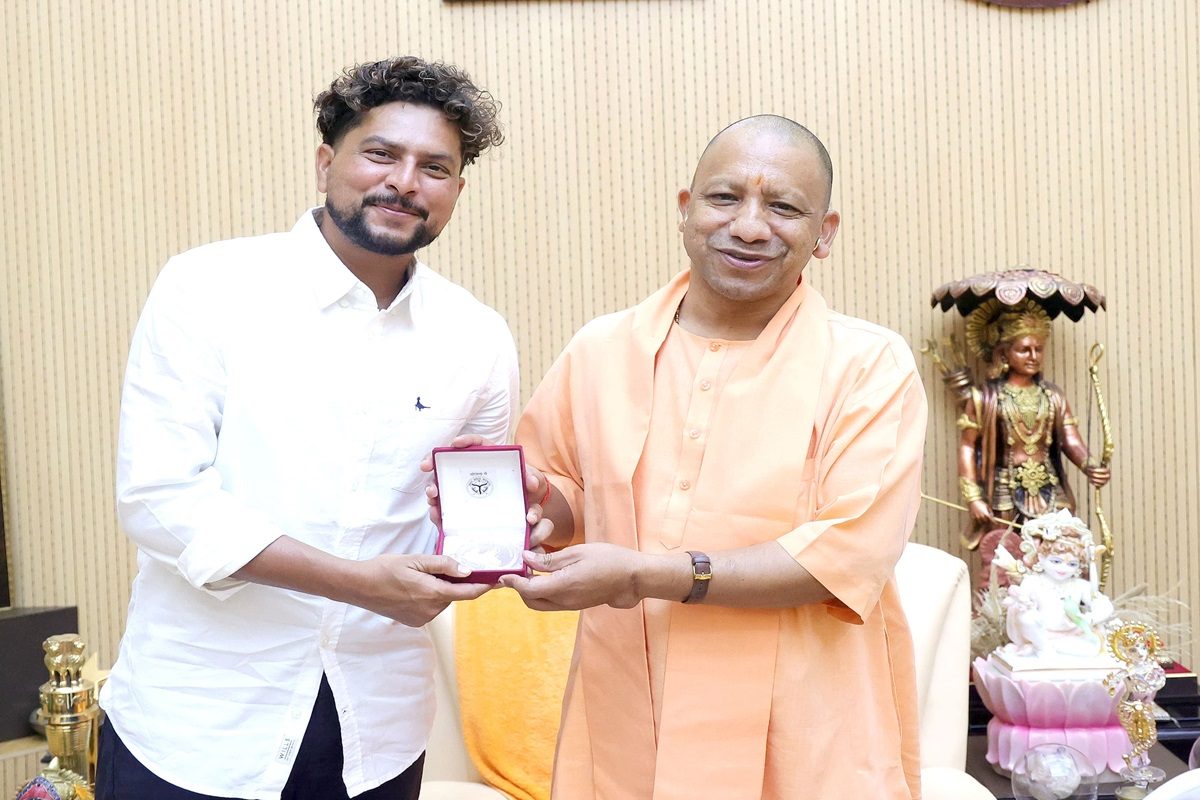 वर्ल्ड चैंपियन बनकर लौटे कुलदीप, CM योगी से मिली खास भेंट, जीवनभर रखेंगे साथ