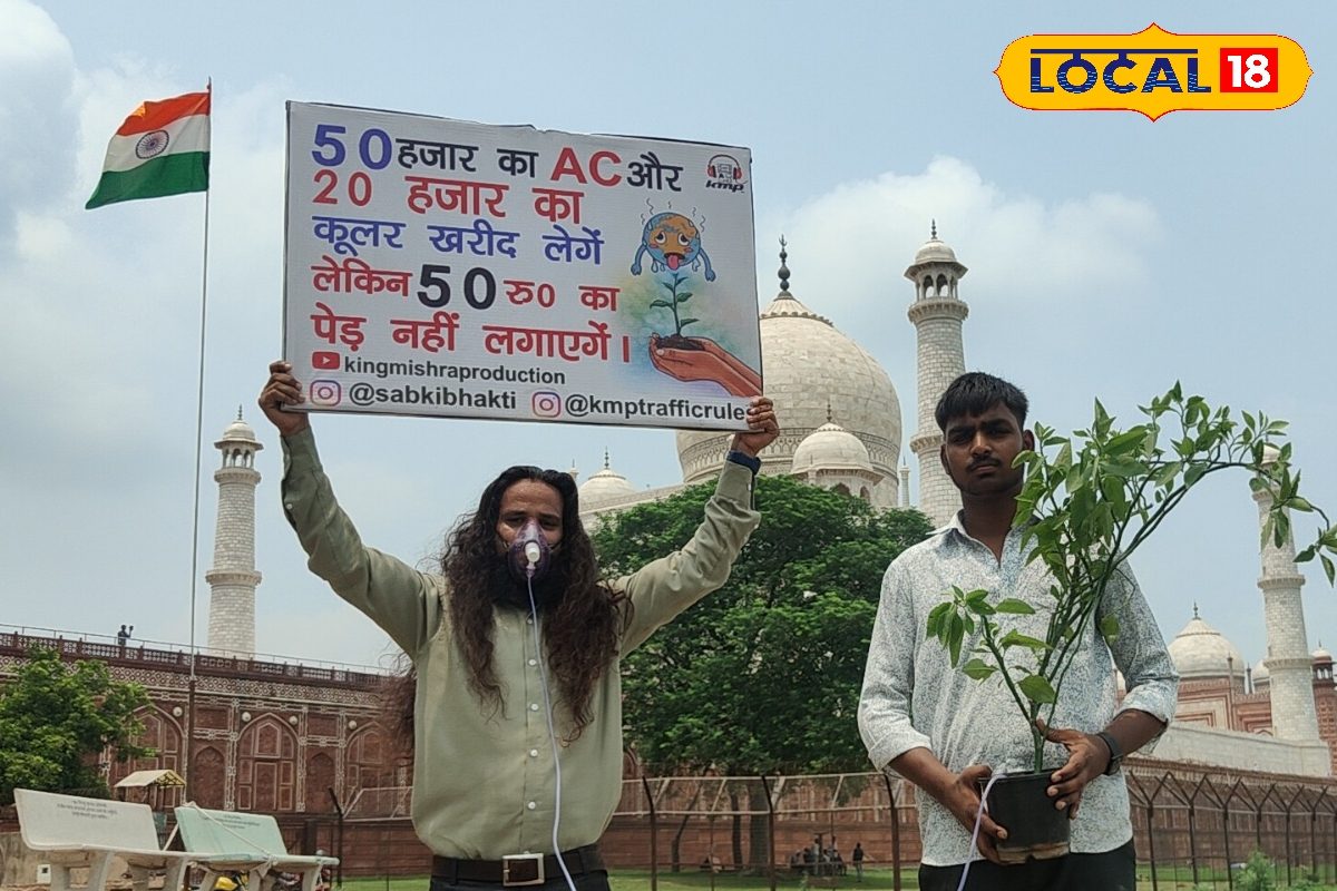 ताज महल में ट्री मैन ने पहना ऑक्सीजन मास्क लोगों से पौधा लगाने की अपील
