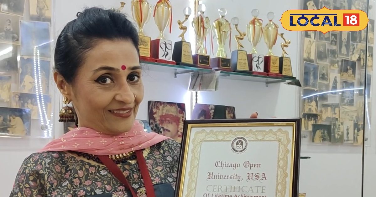नोएडा: क्लासिकल डांस और मॉडलिंग में मचाया धमाल, USA की यूनिवर्सिटी ने लाइफ टाइम अवार्ड से किया सम्मानित नोएडा: क्लासिकल डांस और मॉडलिंग में मचाया धमाल, USA की यूनिवर्सिटी ने लाइफ टाइम अवार्ड से किया सम्मानित